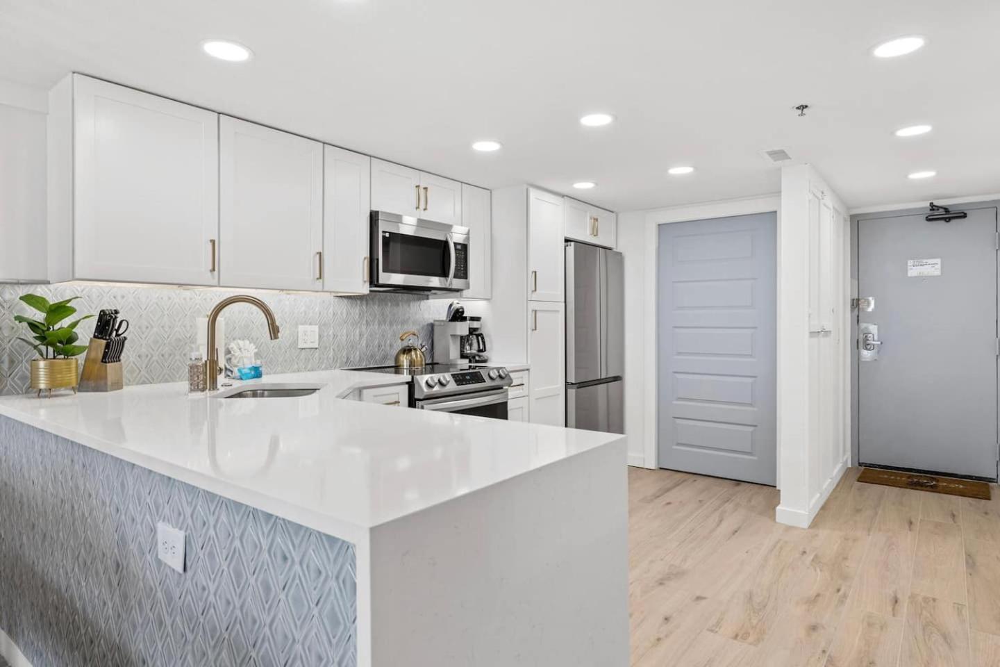 Luxury Ocean Front By Barefoot Landing Apartment Миртъл Бийч Екстериор снимка